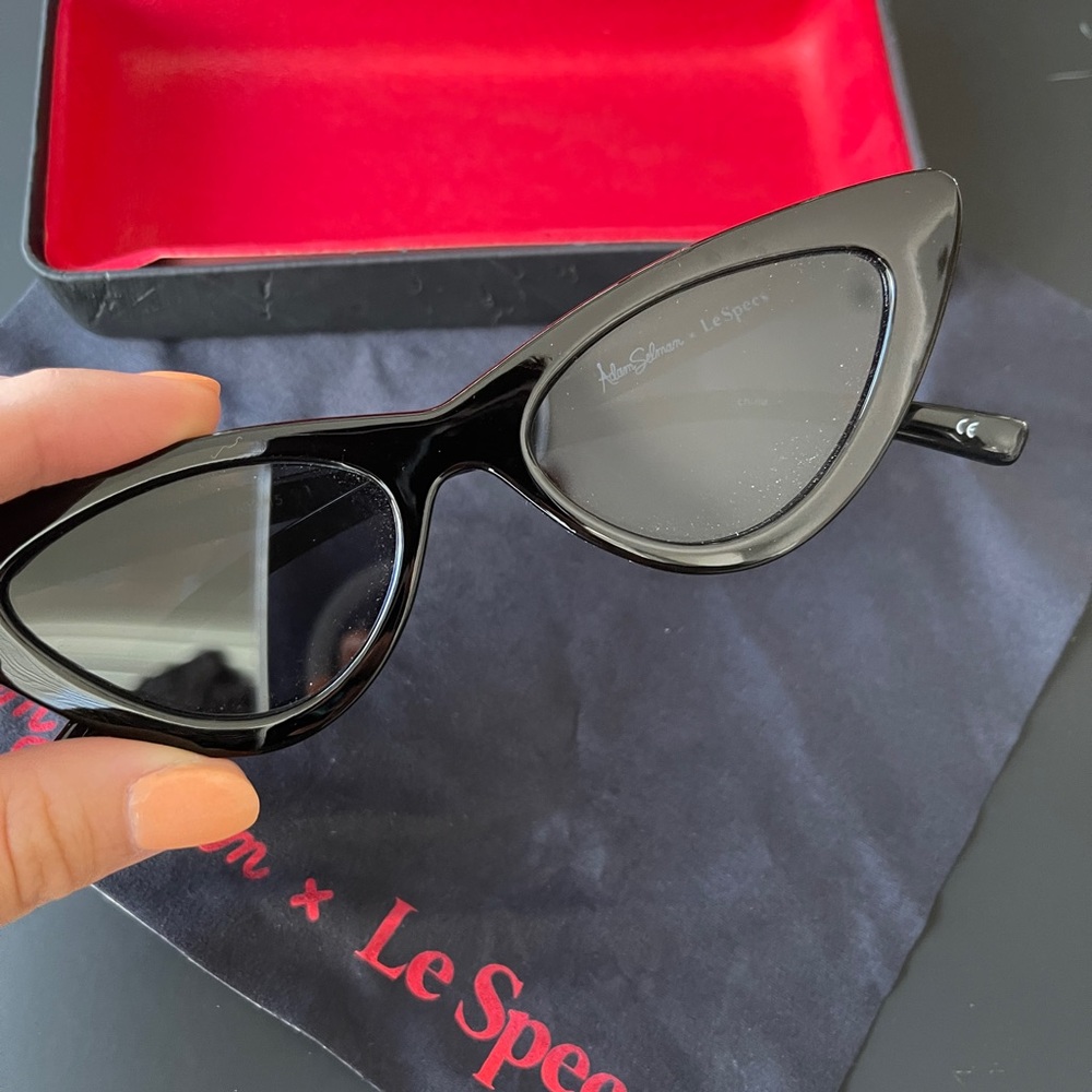 Le specs x Adam Selman retro sunglasses!